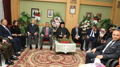 محافظ الجيزة يزور الكنيسة الكاثوليكية لتهنئة الأقباط بعيد الميلاد (صور)