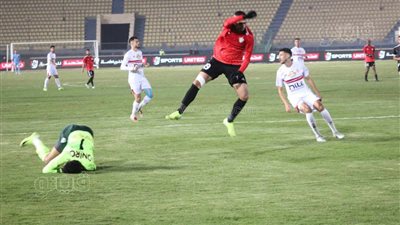 بمهارة رائعة، جودوين شيكا يسجل الهدف الأول للطلائع في مرمى الزمالك