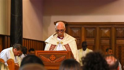 رئيس الكنيسة الأسقفية يدعو المؤمنين لصلاة الاستعداد ضمن طقوس قداس الميلاد