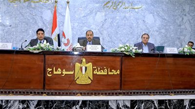 محافظ سوهاج يبحث مع مؤسسات المجتمع المدني التعاون في مبادرة حياة كريمة 