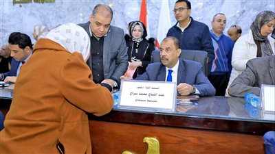 محافظ سوهاج يعقد اللقاء الجماهيري الأسبوعي للاستماع لمطالب واحتياجات المواطنين