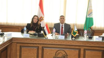 محافظ الجيزة يستمع لمقترحات العاملين في السياحة لدعم مشروع تطوير الأهرامات 