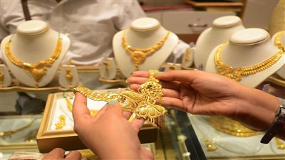 سعر الذهب بالصاغة اليوم السبت، المعدن الأصفر وصل لكام؟ (تحديث لحظي)