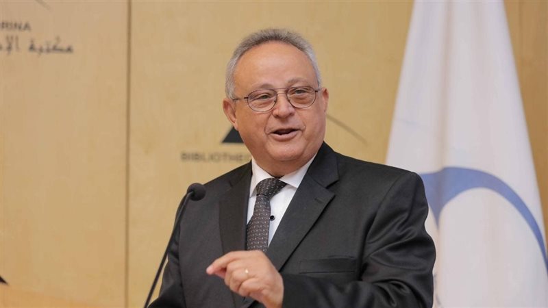 الدكتور أحمد زايد