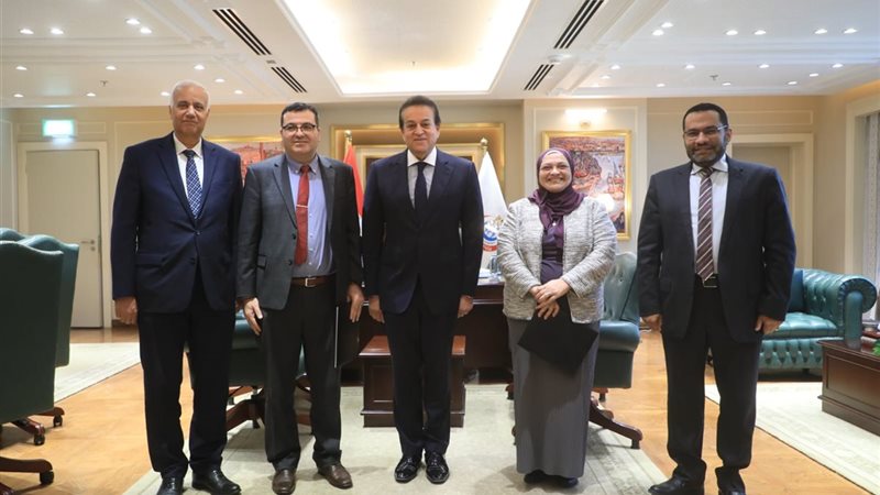 وزير الصحة يبحث التعاون