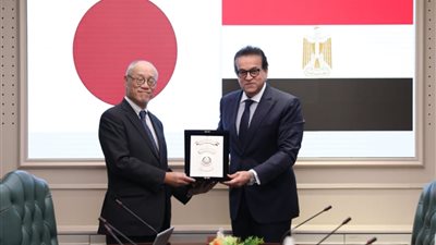  خالد عبد الغفار يبحث تعزيز التعاون الصحي مع السفير الياباني الجديد