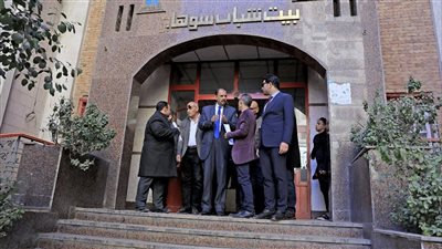 محافظ سوهاج يتفقد بيت الشباب ويوجه بتطويره 