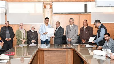 جامعة القناة تكرم الفائزين بمسابقتي الطالب المثالي والشطرنج (صور) 