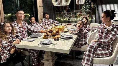 كريستيانو رونالدو يحتفل بالكريسماس