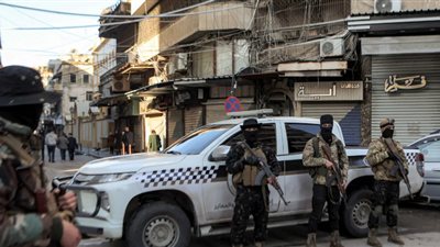 الأول من نوعه، اشتباكات مسلحة بين هيئة تحرير الشام وعناصر محسوبة على نظام الأسد