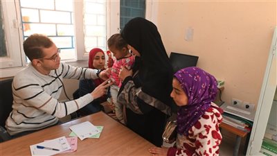 جامعة الفيوم تنظم قافلة طبية تنموية شاملة بقرية قوتة بمركز يوسف الصديق