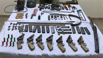 حبس عامل بتهمة إدارة ورشة لتصنيع الأسلحة النارية فى بنى سويف