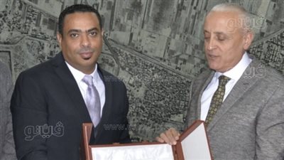 اتحاد شباب العمال بإسنا يكرم محافظ الأقصر (صور)