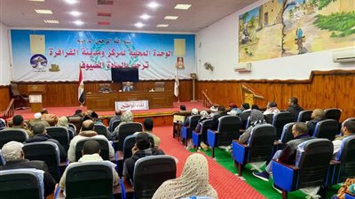 رئيس مركز الفرافرة يعقد لقاء خدمة المواطنين الأسبوعي