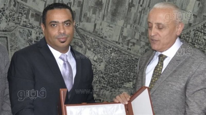 أثناء التكريم, فيتو