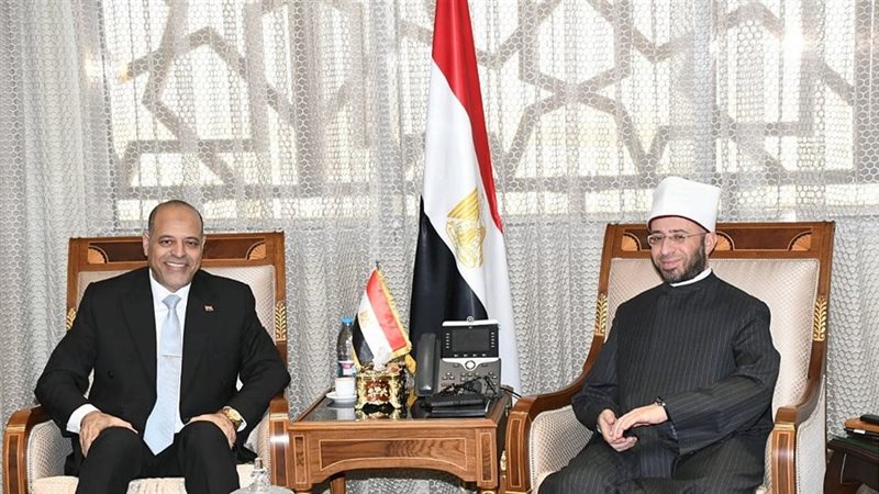 وزير الأوقاف يستقبل