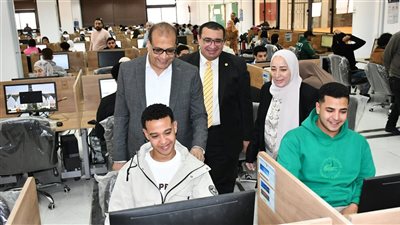 241 طالبا يؤدون امتحانات نهاية الفصل الدراسي الأول بـ