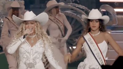 بلو آيفي ترقص مع بيونسيه على أنغام Texas Hold 'Em (فيديو)