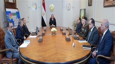  السيسي يوجه بتسريع وتيرة العمل على تنفيذ المشروعات المستهدفة في منطقة قناة السويس
