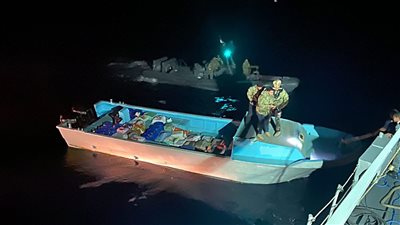 القوات البحرية تحبط تهريب كمية من المواد المخدرة عبر سواحل البحر الأحمر