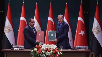 مستجدات جهود جذب الاستثمارات وتوطين الصناعة بقيادة السيسي خلال 2024.. تعزيز دور القطاع الخاص.. توفير حوافز وتسهيلات للمستثمرين.. جعل مصر مركزًا لسلاسل الإمداد على المستويين الدولي والإقليمي