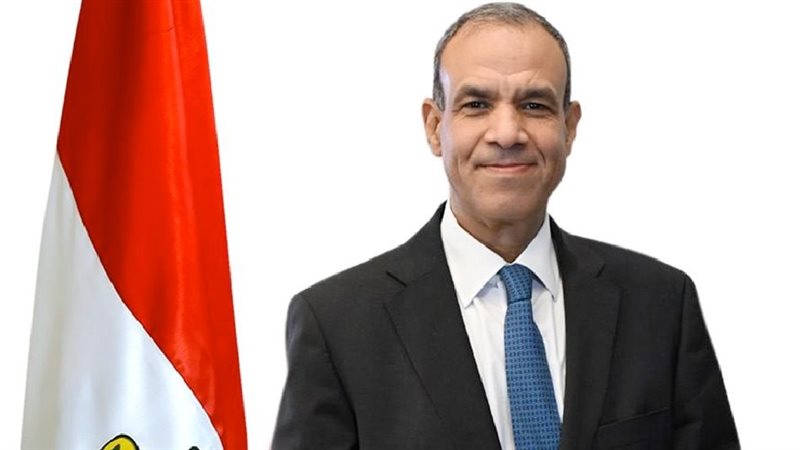 الدكتور بدر عبد العاطى