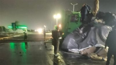 مصرع شخص وإصابة آخر في تصادم سيارتين تريلا بطريق مطار برج العرب