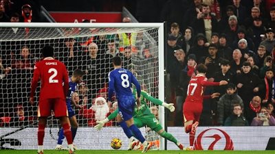 ليفربول ضيفا على ليستر سيتي في مشواره نحو لقب الدوري الإنجليزي 