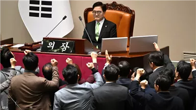 البرلمان الكوري الجنوبي يعزل الرئيس المؤقت لتورطه في فرض الأحكام العرفية
