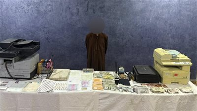 ضبط مسجل خطر لتقليده العملات الوطنية والأجنبية في أسيوط 
