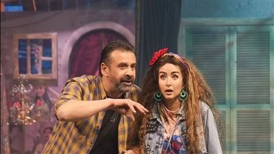 هنا الزاهد تعلق على ظهورها برفقة كريم عبد العزيز من عرض مسرحية الباشا