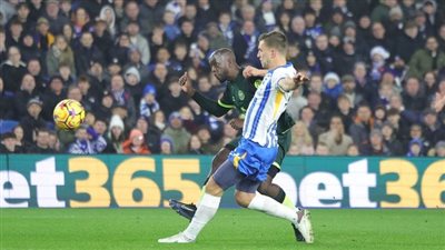 الدوري الإنجليزي، برايتون يتعادل سلبيا مع برينتفورد في الشوط الأول