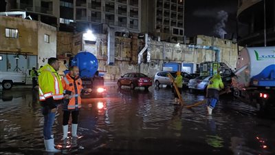 شاهد، شوارع الإسكندرية بعد غزوة الأمطار الرعدية والمحافظة ترفع حالة الطوارئ القصوى