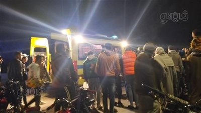 مصرع شخص وإصابة 15 آخرين في انقلاب سيارة نصف نقل على طريق السويس