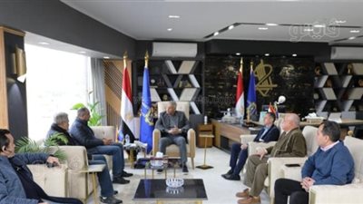 محافظ أسوان يلتقى نائب وزير الإسكان لبحث مشكلات انقطاع المياه (صور)