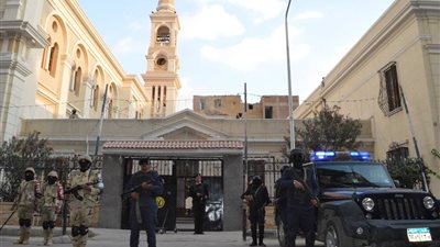 خطة أمن القاهرة لتأمين احتفالات رأس السنة وأعياد الميلاد.. تشديد الحراسة على الكنائس.. الدفع بعناصر الشرطة النسائية.. ونشر وحدات مرور لمنع الزحام في الشوارع