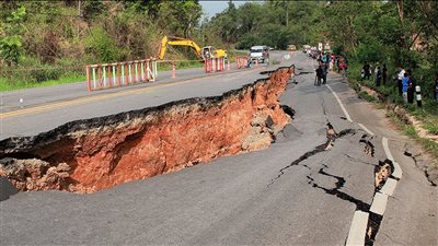 بعد زيادة التشققات، خبراء يكشفون سر انتشار زلازل إثيوبيا وتأثيرها على سد النهضة (فيديو)