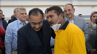 مدبولي: توجيهات رئاسية مستمرة بمواصلة عمليات التطوير لقطاع الغزل والنسيج