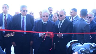 وزير التعليم العالي يفتتح كلية الصيدلة وكلية الحاسبات بسوهاج