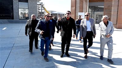 وزير الإسكان يتفقد مشروع 