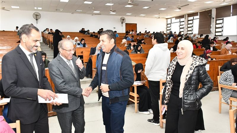 جانب من الامتحانات،