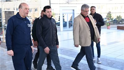 وزير الشباب والرياضة يطمئن على الحالة الصحية للاعب الزمالك السابق في المستشفى