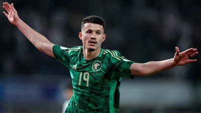 رينارد يستبعد عبد الله الحمدان من قائمة مباراة الجزائر