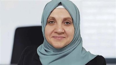 رئيسة مكتب شئون المرأة في حكومة تصريف الأعمال بسوريا تثير الجدل (فيديو)