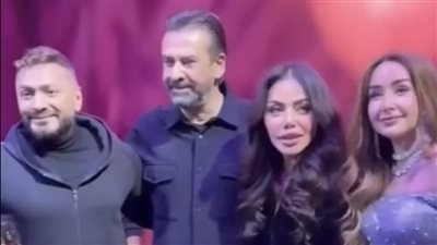 تامر حسني يهنئ كريم عبد العزيز على نجاح مسرحية “الباشا”