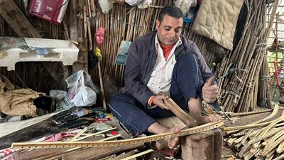 في قلب البحيرة.. حرفة صناعة الأثاث من جريد النخيل تتحدى الزمن (فيديو وصور)