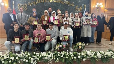 بنها للصناعات الإلكترونية تنظم لقاءً للعاملين وتكرم عددًا من المحالين للمعاش