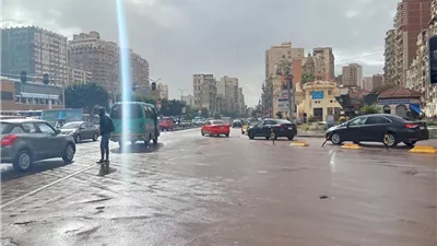 سقوط أمطار متوسطة على الإسكندرية (فيديو وصور) 
