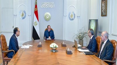 السيسي يطلع على جهود تنفيذ استراتيجية مصر الرقمية، الرئيس يوجه بمواصلة نشر خدمات الاتصالات في جميع أنحاء الجمهورية..وضمان وصول الخدمات إلى المواطنين بجودة عالية وتشجيع الاستثمار