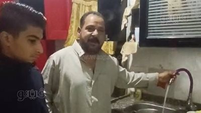 بعد انقطاعها لمدة أسبوع، عودة مياه الشرب لمناطق الصداقة والمحمودية بأسوان (فيديو وصور)
